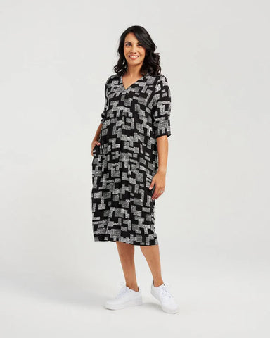 BLOCK PRINT V NECK DRESS