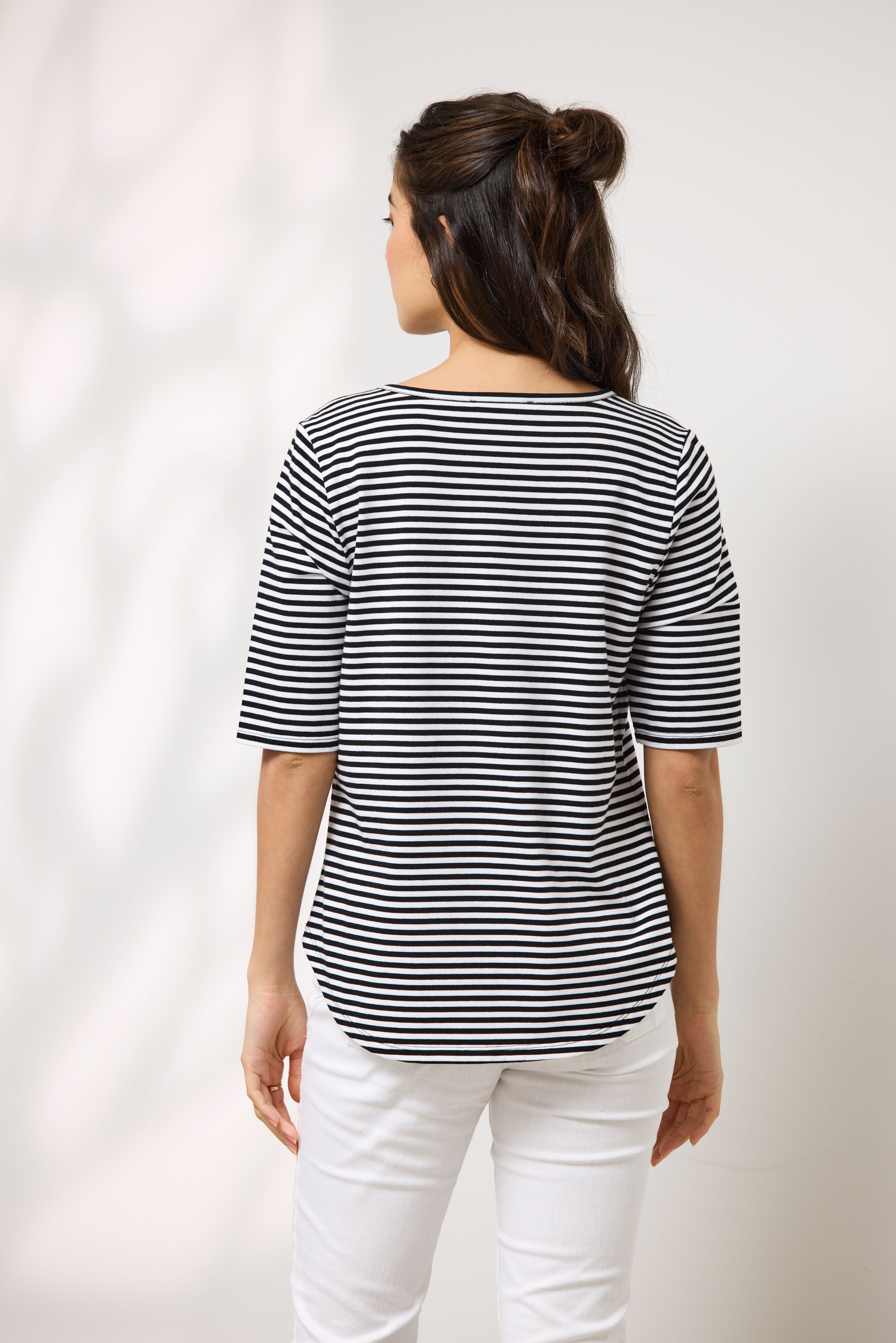 ESSENTIAL TEE