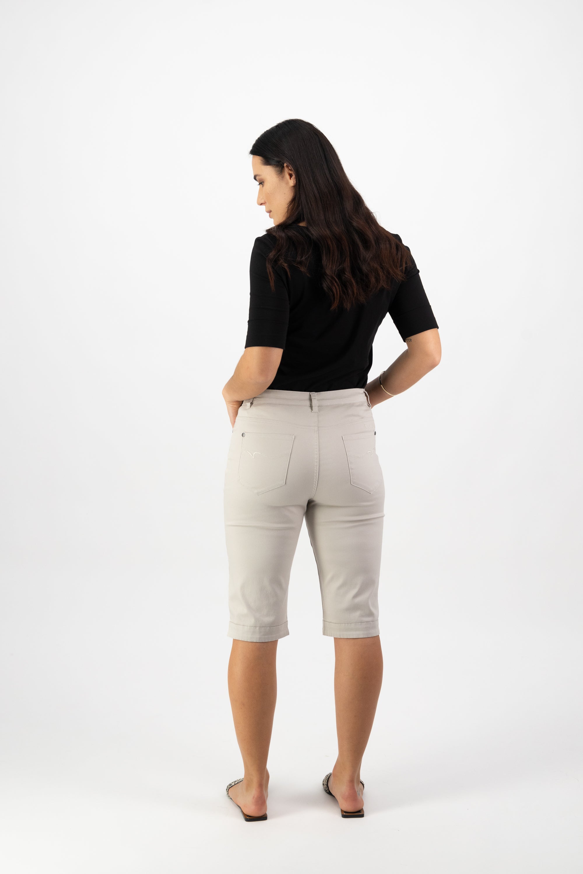 LIGHTWEIGHT STRAIGHT LEG SHORT
