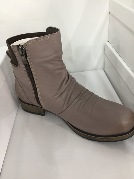PLANET SHOES
