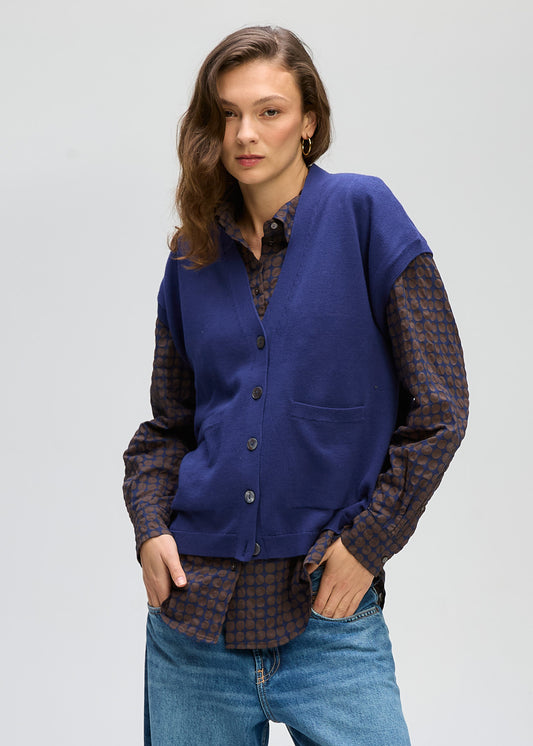 BUTTON VEST