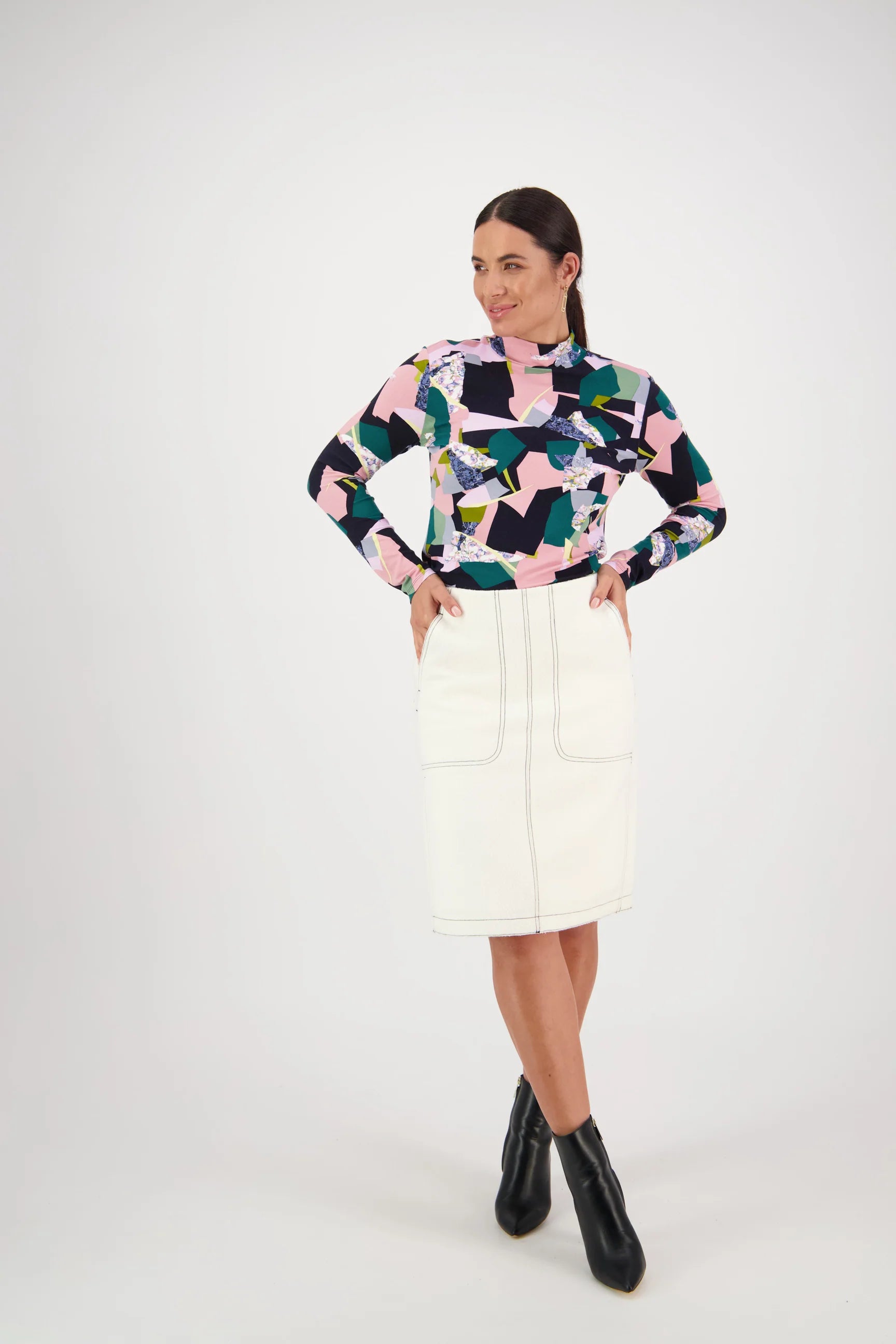 KNEE LENGTH SKIRT FRONT PATCH POCKETS