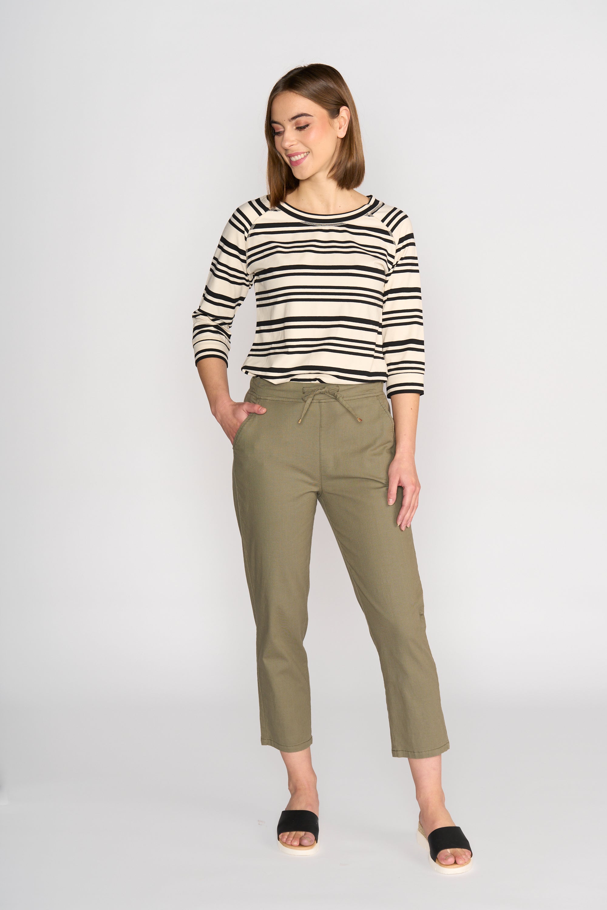 7/8 LENGTH SLIM LET ELASTIC WAIST PANT