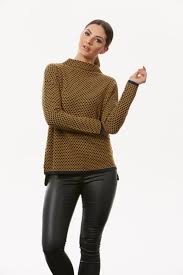 TWO TONE HONEYCOMB FUNNEL NECK TOP